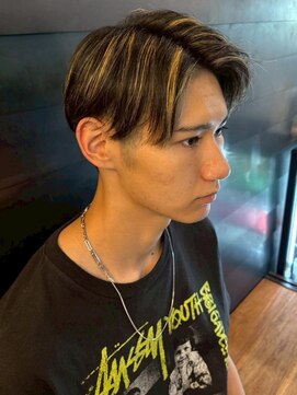 ディスイズバーバーフォース(THIS IS BARBER 4th) 刈り上げセンターパート マッシュ ツーブロック ハイライト 20代