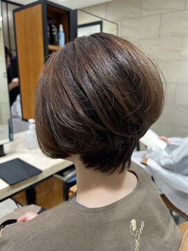 ピークアブー アヴェダ 池袋東武(PEEK-A-BOO AVEDA) 前下がりラインで品よく見える大人ショート50代60代70代