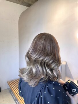 ティム(tim) 《hinako》明るめMilk beige_◇゜