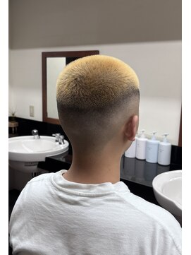 バーバーショップテト(barber shop tete) 金髪ベリーショートフェード/スキンフェード