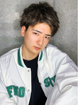 クーエフー(coo et fuu) 10代20代　ハイライトで魅せるアッシュグレー　メンズショート