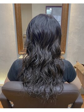 シェルビー 新宿(SHELBe) 黒髪×クラゲヘアー[新宿/ヘッドスパ/白髪染め]