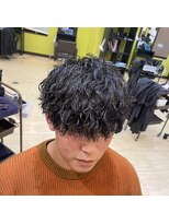 ケリーズグリーン(Kelly's Green)&nbsp;散る束感！ツイストスパイラルパーマ  #蕃本 啓利