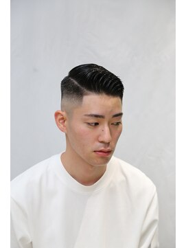 カーウォッシュバーバー(CARWASH BARBER) 爽やかスキンフェードサイドパートビジカジ