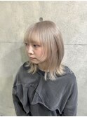 ミディアムボブ/顔周りレイヤーカット/ホワイトミルクティー
