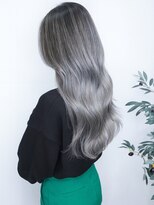 ヌードルバイコア(noodle by CoRe.gn)&nbsp;シルバーグレーロングウェーブバレイヤージュ