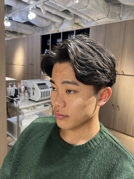 ウノプリールヴァモス(unopulir Vamos) 七三分け毛流れパーマ梅田メンズ