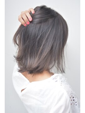 キアラ(Kchiara) こなれ感バレイヤージュホワイトネイビー/kchiara/川野直人