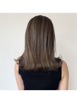 ジジ フルアヘッド(Gigi fullahead) くすみベージュ　デザイン