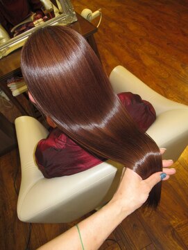 ヘアープロデュース ア ラ モード(Hair Produce A La Mode) カラーが映えるツヤサラ美髪