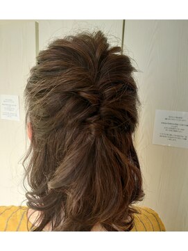 ソイル(SOiL) ハーフアップアレンジ