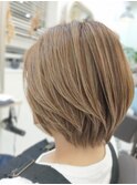 束感ショートボブ