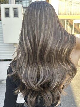 ヨロ 小岩(YOLO) ミルクティーグレージュハイライトケアブリーチレイヤーカット