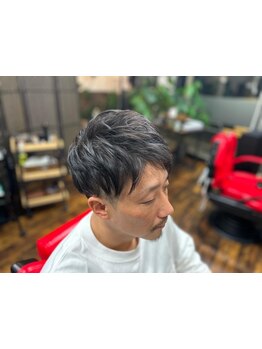 丁寧なカウンセリングでお客様の理想をヒアリング。ライフスタイルに合わせたカットでオンもオフも決まる！