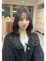 ユニ 原宿(uni)&nbsp;韓国ヘアハッシュカットロングレイヤーカットグレージュ前髪原宿