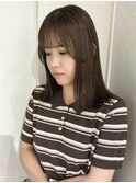オリーブベージュ　切りっぱなしロブ　　前髪　顔まわり