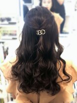 結婚式 二次会 お呼ばれ ねじりハーフアップ+ゴールドアクセ