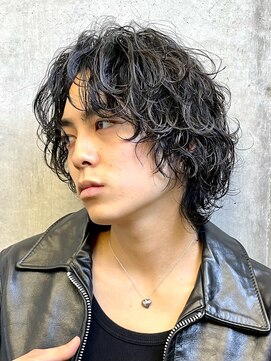 オーシャントーキョー ホワイト 原宿(OCEAN TOKYO WHITE) 黒髪波巻きツイストスパイラルセンターパートウルフ