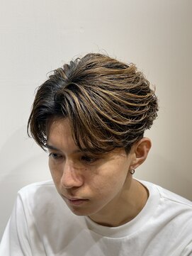 ルースト 京都河原町店(ROOST) フェザーパーマブラウンベース金メッシュハイライト