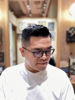 フォーコーナーズ(Four Corners)&nbsp;大人スキンフェードツーブロック刈り上げマンバン30代40代