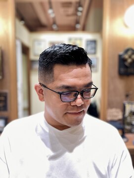 フォーコーナーズ(Four Corners) 大人スキンフェードツーブロック刈り上げマンバン30代40代