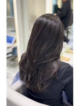 ザザアオヤマ(ZA/ZA AOYAMA) 暗髪もレイヤーで軽い印象に