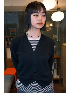 ニウ(NIU) 透明感ダークカラーのミニボブ