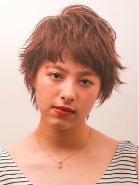 オピオ(Opio) レイヤー小顔ショート