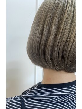 リアン(Lien) ボブ/ハイトーングレージュ