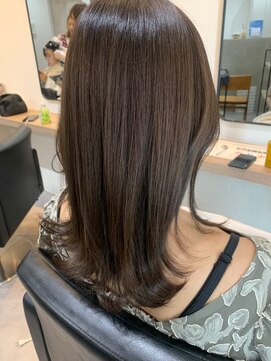 フルール(Fleur) グレージュ レイヤーカット ウルフ 顔まわりカット 韓国