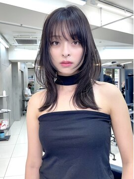 ヴェイン 渋谷(vain) くびレイヤーエモージュインナーグレージュ前髪ピンクベージュ