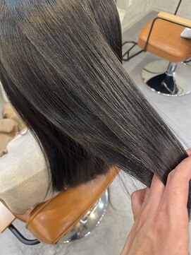 シャワー(shower.) 伸びてきてもプリンが目立たない事を考えたヘアカラー