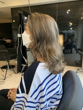 グロウ 丸の内(GLOW) ベージュカラーミルクティーベージュブリーチカラーブリーチ1回