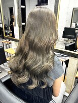 リア(riah) 外国人風/ミルクティーアッシュ/透明感/立体感レイヤー/ウェーブ