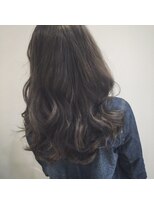 ラヴェ(LAWE.)&nbsp;赤味を抑えた！ダークグレイアッシュカラー