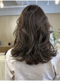 オリーブグレージュ髪質改善レイヤーカット韓国ヘアロングヘア