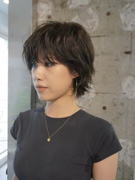 ヒメル(HML U/2A) 大人ウルフショートスタイル/透明感オリーブベージュカラー