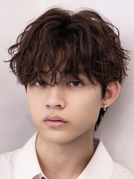 ルーシー 川越(LUCEY) センターパートフェザーパーマシャドウパーマメンズパーマ