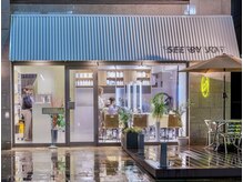 ジョイヘアー 府内店(JOIE hair)の雰囲気（外にはウッドデッキがあってカフェのような雰囲気が特徴です）