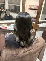 ビケット (Biquette)&nbsp;グレージュ／韓国巻／波ウェーブ／シークレットハイライト
