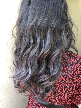 モードケイズ 阪急茨木店(MODE K's) 外国人風シルバー