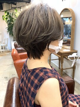 ショートオンリーサロントス(short only salon TOSS) 大人可愛い襟足長めエレガントショート