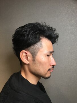 リリ(Liri material care salon by JAPAN) ボリュームと動きのあるパーマデザイン