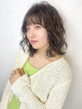 リサ グランシェ(RISA granche) カーキベージュ　ミディアムパーマ　大人ガーリー