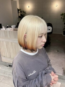 コワファーストナガサキシャンプーボーイ(COIFF1RST NAGASAKI SHAMPOO BOY) 長崎 デザインカラー ブロンドヘア