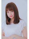 透明感のあるナチュラルカラーで肌色を明るくツヤ感を