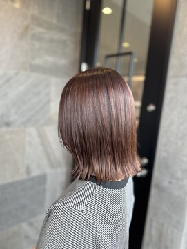 メゾン アヴァロ(Maison Avallo) #ナチュラルなレッドピンクロブスタイル