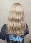 ブロンドヘア×つや髪スタイル