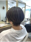 伸ばしかけショートボブ　ウルフカット　オリーブグレージュ