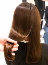 トリートメントでクセを伸ばす感覚の新しい縮毛矯正